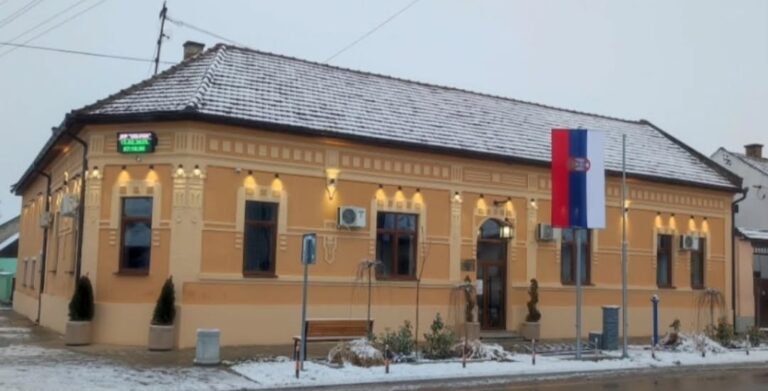 Зграда ЈКП Услуга Оџаци