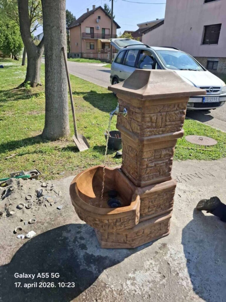 Поставка нових чесми на јавним површинама.